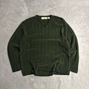 Pioneer V-Neck Sweater in Dark Green
